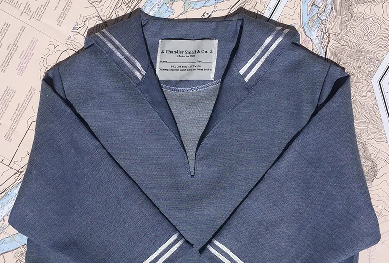 A close up of the collar and sleeve on a jacket.