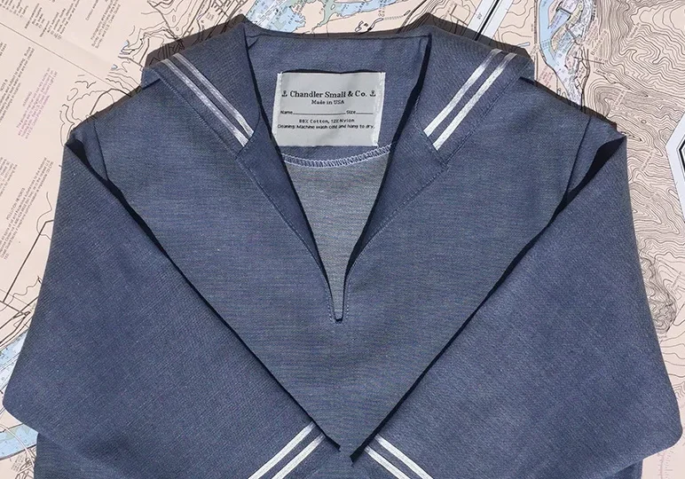 A close up of the collar and sleeve on a jacket.